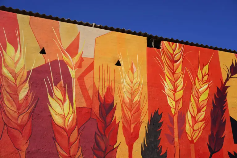 ajo, tierra y pigmento mural 2026 (15)