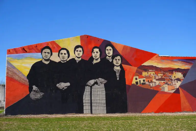 ajo, tierra y pigmento mural 2026 (2)