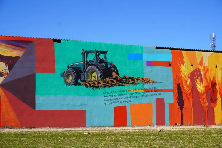ajo, tierra y pigmento mural 2026 (3)